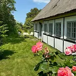 Artist'S Home With Field Views On Mon Stege