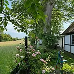 Artist'S Home With Field Views On Mon *