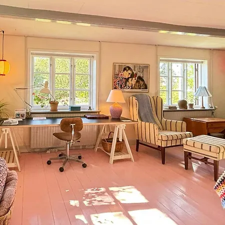 Artist's With Field Views On Mon
